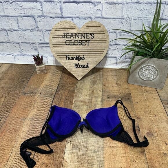 Victoria’s Secret very sexy plunge 32A - Picture 8 of 9